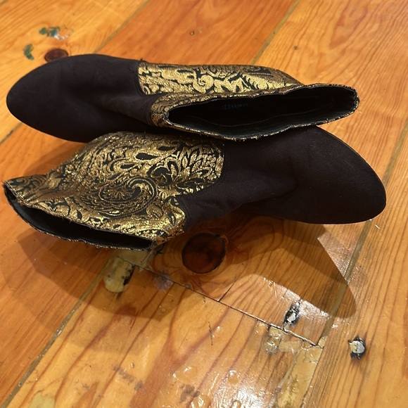 Forever 21 Black and gold embroidered heeled booties 7.5 - Picture 7 of 7